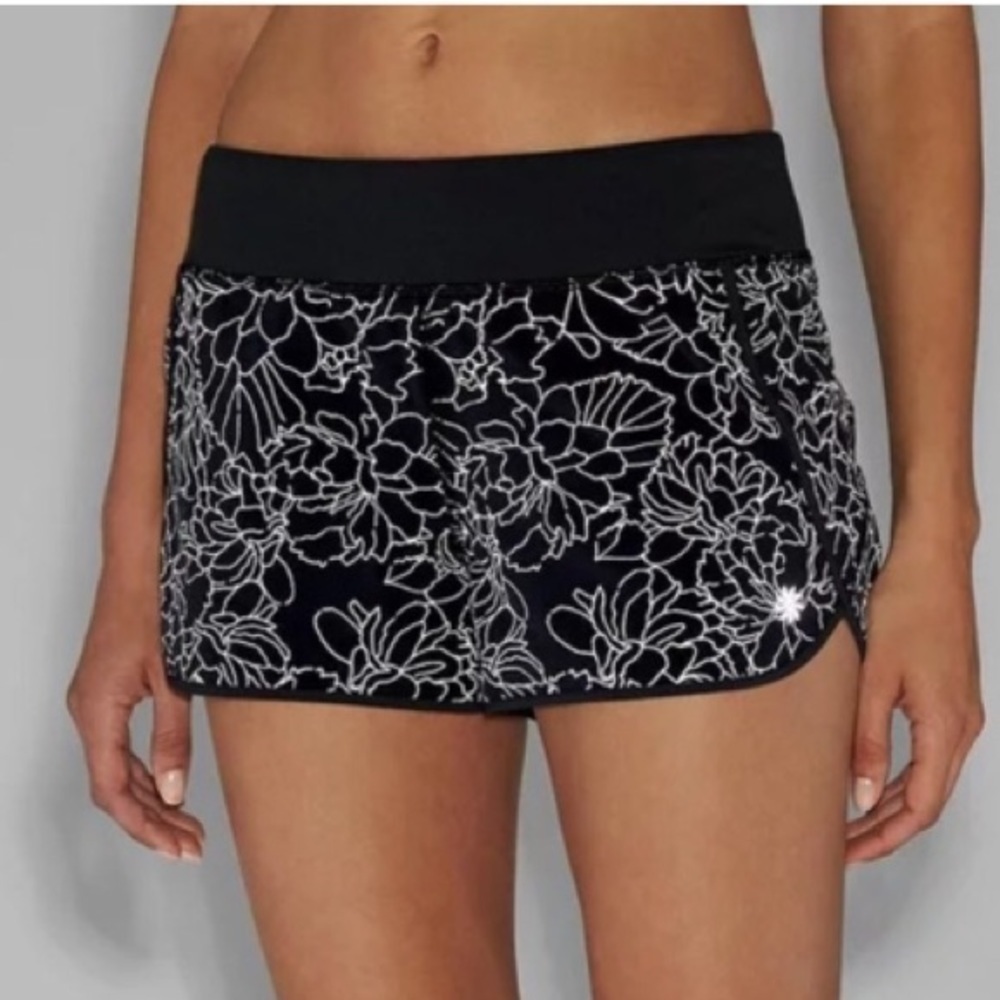 Athleta black floral reflective running shorts women’s size S - Picture 3 of 6